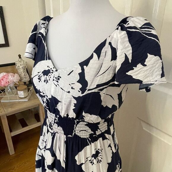 Tinsel Petite Floral-Print Flutter-Sleeve Tiered Maxi Dress Navy Blue and White - Picture 3 of 13